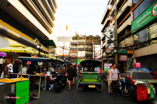 Bangrak Bazaar in Bangkok