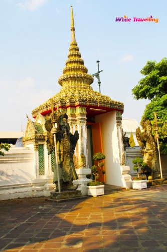 Sum Pratu Song Mongkut at Wat Pho in Bangkok